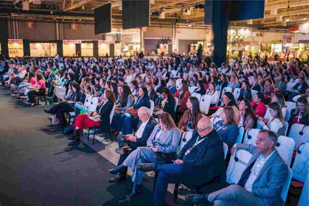 Evento histórico, com mais de 3 mil mulheres, reafirma protagonismo feminino no agronegócio com lançamento de livro sobre os 10 anos do movimento, cinco palcos de conteúdo, com destaque para o papel do agro e da mulher na COP30. (CNMA 2025VDO Live)