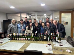NOVA Vinhos e Espumantes celebra reconhecimento internacional pela qualidade engarrafada em suas principais linhas — Cerro da Cruz, Santa Colina e Aliança, com passagem histórica pelo Chile. (Fotos: Divulgação NOVA)
