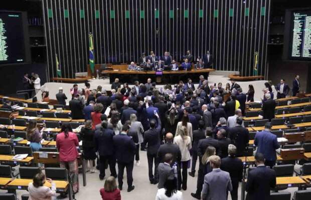 Na prática, o PL aprovado na Câmara faz com que o descumprimento da função social da terra deixe de ser um requisito para a desapropriação — uma vez que a improdutividade passa a ser requisito obrigatório. (Câmara Federal / divulgação)