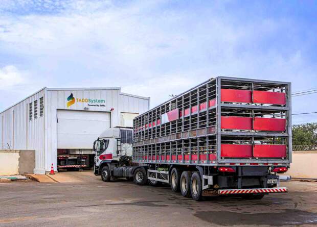 A solução descontamina os veículos de transporte em apenas 48 minutos, utilizando ar aquecido a 70 °C por 20 minutos em uma estação hermeticamente fechada. O processo é totalmente automatizado, não utiliza produtos químicos. (Divulgação)