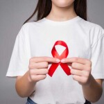 Entre janeiro de 2023 e agosto de 2025 a Bahia registrou 11.187 casos de HIV/aids em todas as 417 cidades do Estado, sendo 93 deles entre adolescentes. As autoridades recomendam ações direcionadas de saúde pública para combater o estigma e promover a educação sexual. (Divulgação)