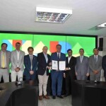 Integrantes do Ministério de Agricultura e Pecuária, Tecpar e Biogénesis Bagó. (Divulgação Biogénesis Bagó)