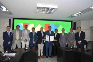 Integrantes do Ministério de Agricultura e Pecuária, Tecpar e Biogénesis Bagó. (Divulgação Biogénesis Bagó)