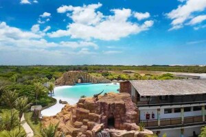 O complexo tem inauguração marcada para o dia 29 de dezembro, reforçando o posicionamento do espaço no calendário turístico do Estado e marcando um novo momento para o parque aquático e experiências imersivas no Ceará. (Divulgação)