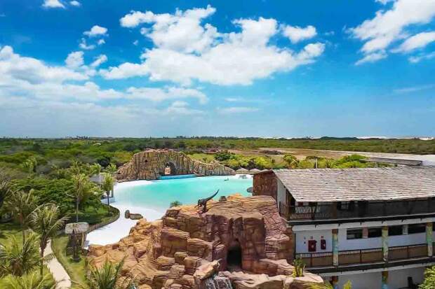 O complexo tem inauguração marcada para o dia 29 de dezembro, reforçando o posicionamento do espaço no calendário turístico do Estado e marcando um novo momento para o parque aquático e experiências imersivas no Ceará. (Divulgação) 