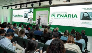 CONACREDI reuniu mais de 1.100 participantes em evento 100% presencial, com 70 especialistas e 48 apoiadores, promovendo debates sobre recuperação judicial, gestão de riscos e novas estratégias financeiras. (Divulgação)