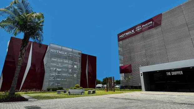 Parceria estratégica entre a montadora e o ecossistema de inovação da PUCPR oferece formação prática e intensiva para estudantes de tecnologia. (Divulgação/HOTMILK)