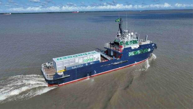 Após exibição na ope30, a embarcação JAQ H1 — laboratório flutuante de 36 metros — visitará, em 2026, portos de diversas cidades brasileiras. Com motor híbrido (Dual Fuel) e hotelaria movida a H2V, o projeto 100% privado prova viabilidade da descarbonização marítima. (Divulgação)