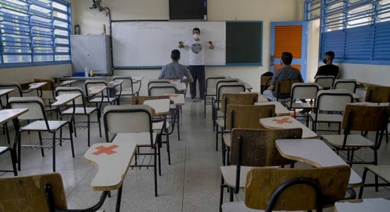 Dados do Censo Escolar 2025 acendem alerta sobre evasão escolar e especialista aponta que a queda não pode ser explicada apenas pela transição demográfica. (Foto:  Adufg-Sindicato / divulgação)