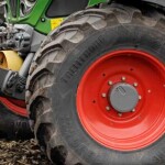 O TM800 PowerFlex combina construção VF-PFO e tecnologia ProgressiveTraction®, oferecendo até 20% mais tração e desempenho otimizado para operações que alternam entre campo e estrada. (Crédito: Divulgação)