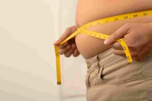 Aprovado pelo FDA, fármaco da Eli Lilly promete perda de até 15% do peso corporal e inaugura uma nova fase no tratamento da obesidade. (Foto: Freepik)
