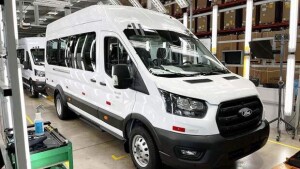 O volume atingido na fábrica da Nordex, no Uruguai, é mais um marco da linha que desde o lançamento consolida a sua presença na região. A produção local inclui as versões minibus, furgão, vidrada e chassi-cabine. (Foto: Divulgação)
