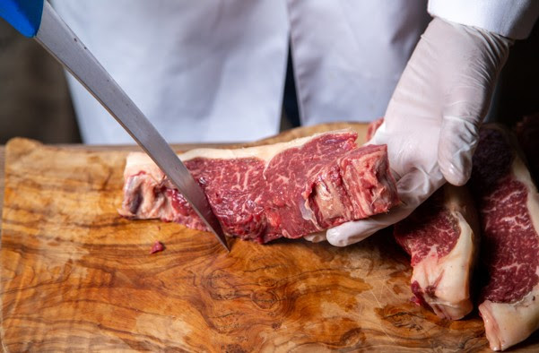 Especialista da Ourofino aponta que avanço da reprodução animal ajuda pecuária brasileira a atender mercados exigentes. (Divulgação)