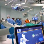 Essas cirurgias, que substituem articulações por próteses ortopédicas, têm evoluído consideravelmente em precisão e personalização com o advento da medicina robótica. (Divulgação