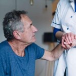 Dr. Marcelo Valadares, neurocirurgião, responsável pela área de Neurocirurgia Funcional da Unicamp e especialista no tratamento do Parkinson, destaca o impacto da nova alternativa para o controle de flutuações motoras severas. (Foto: Divulgação)