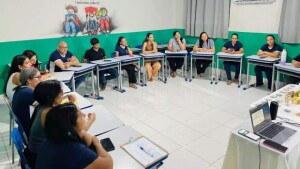 A iniciativa leva às escolas participantes uma série de palestras voltadas ao desenvolvimento das competências socioemocionais de professores, gestores e demais colaboradores da comunidade escolar. (Fotos: divulgação Abapa)