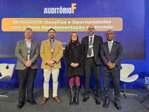 Até o dia 18/6, Agência participou de seminários e reuniões para orientar operadores e pilotos sobre as novas regras. (Divulgação ANAC)