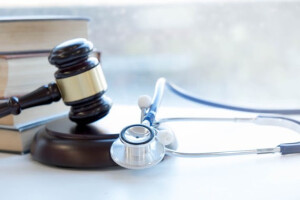 Entre os principais registros estão 119.634 processos relacionados ao fornecimento de medicamentos, inclusive oncológicos, e 29.230 processos envolvendo consultas. (Divulgação)