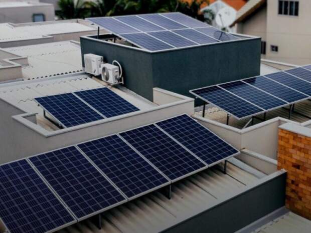 A queda nos preços do armazenamento de energia e a expansão da geração fotovoltaica consolidam o país como referência global em eficiência e rentabilidade. (Foto: EcoPower/SP