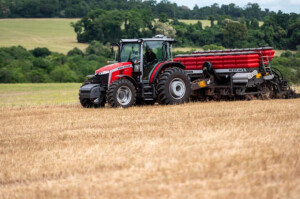 Trator MF 5M e plantadeira MF 500
