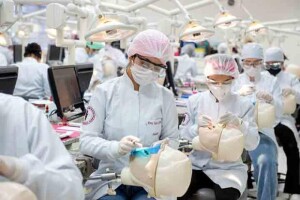 Envelhecimento da população amplia demanda; estrangeiros podem suprir carências, mas precisam cumprir exigências de formação, licenciamento e imigração. (Reprodução Google)